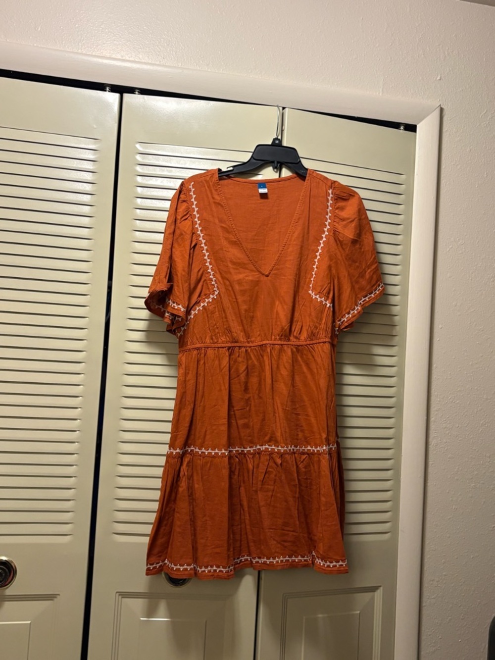 Women's V-Neck Rust Short Sleeve Tiered Dress